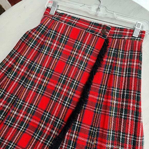 Vintage 1970s Red Plaid Wool Tartan Wrap Skirt with Button Detail, Size M - Picture 6 of 13
